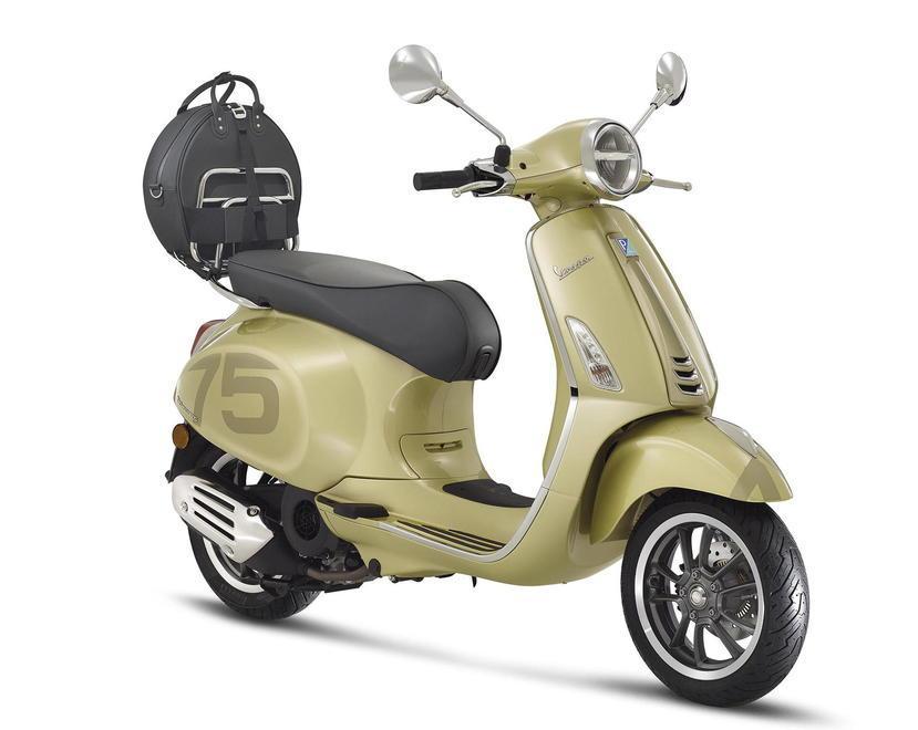 Vespa compie 75 anni: scooter speciali venduti solo nel 2021 