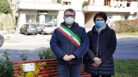 Una panchina rossa anche a Vernio «Simbolo di civiltà»
