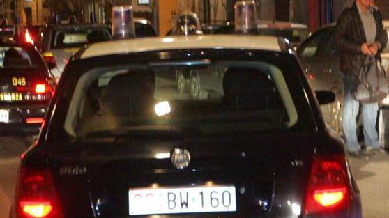 Passeggiava di notte con un coltello in tasca
