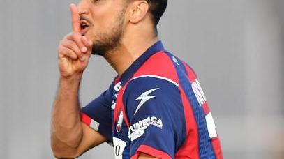 Post razzisti contro Ounas «Sei un africano di m...»