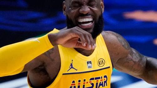 Si scatena Antekounmpo, lo squadra di Lebron James domina l’All Star Game
