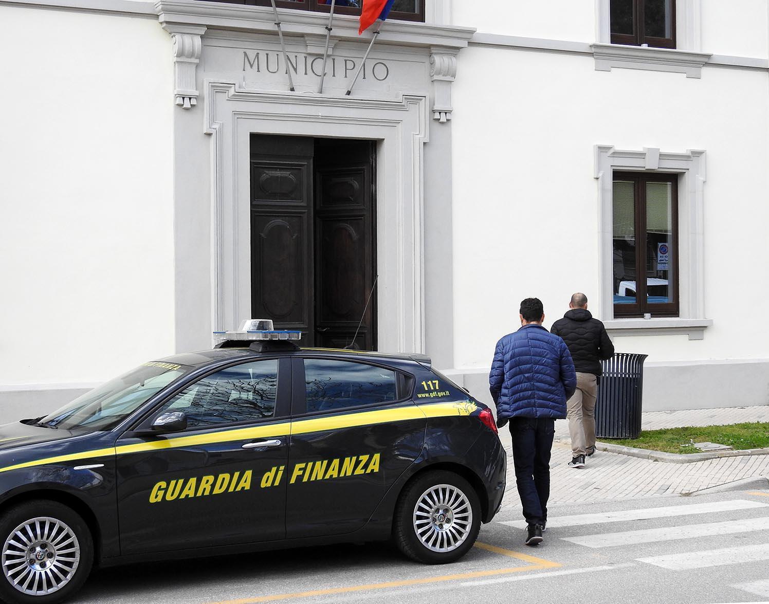 Maxi inchiesta a San Vincenzo. Politici, imprenditori e funzionari pubblici: ecco chi sono i 26 indagati