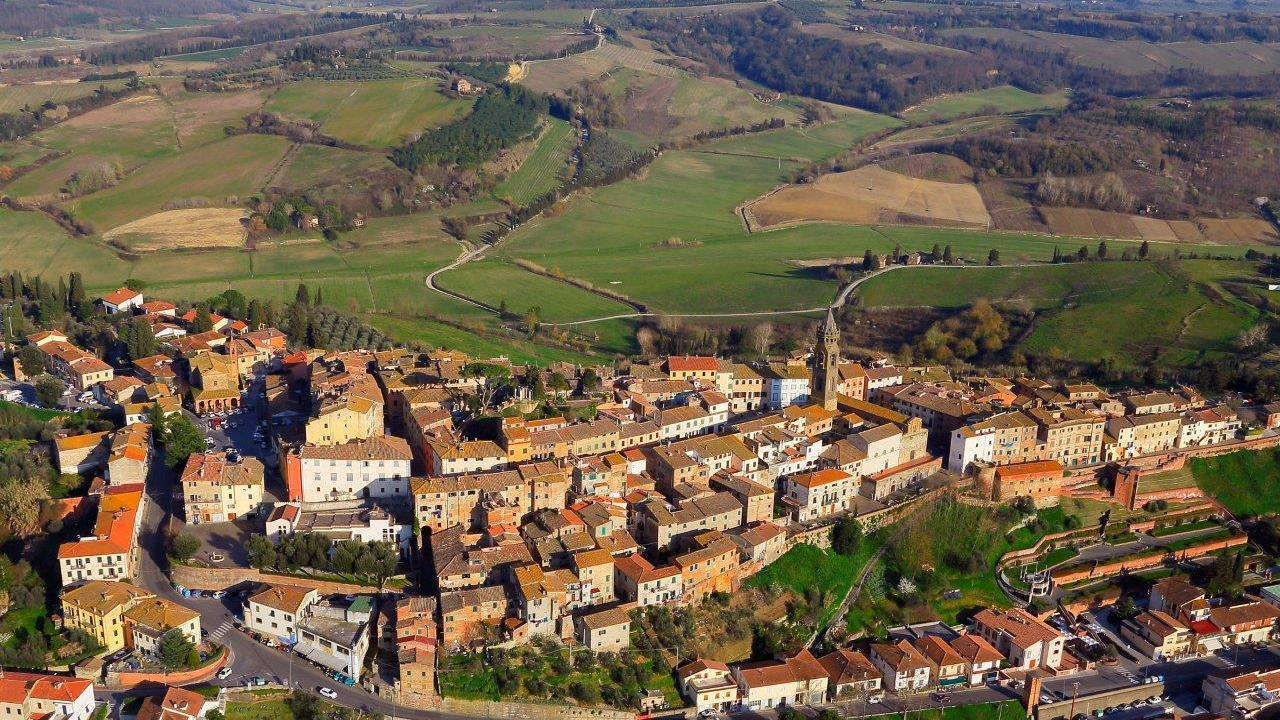 Brindisi di auguri in una villetta: catena di contagi da Covid