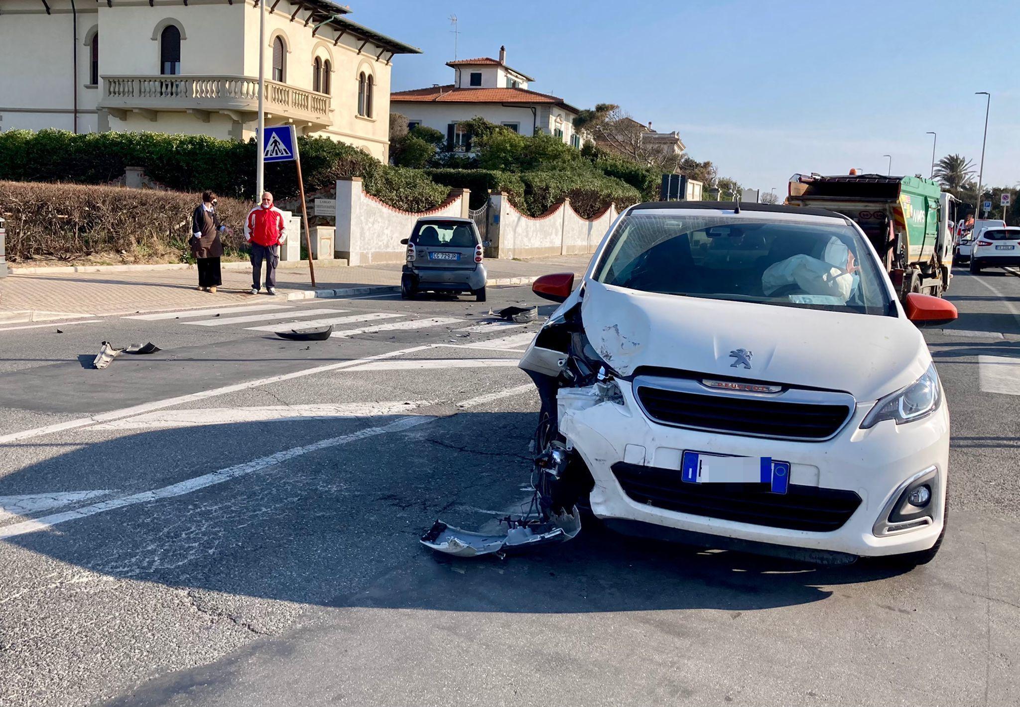 L'incidente ai Tre Ponti (foto Dario Marzi)