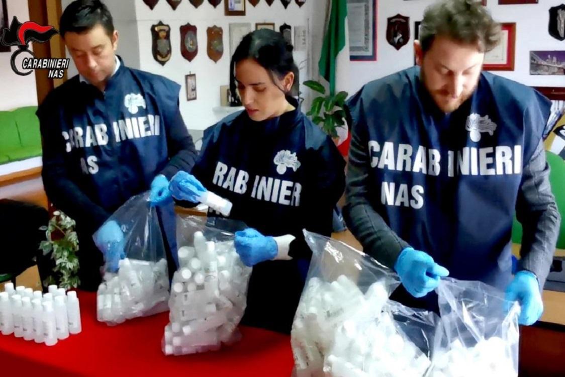 Cinquemila flaconi di gel per le mani non a norma: tre denunce 
