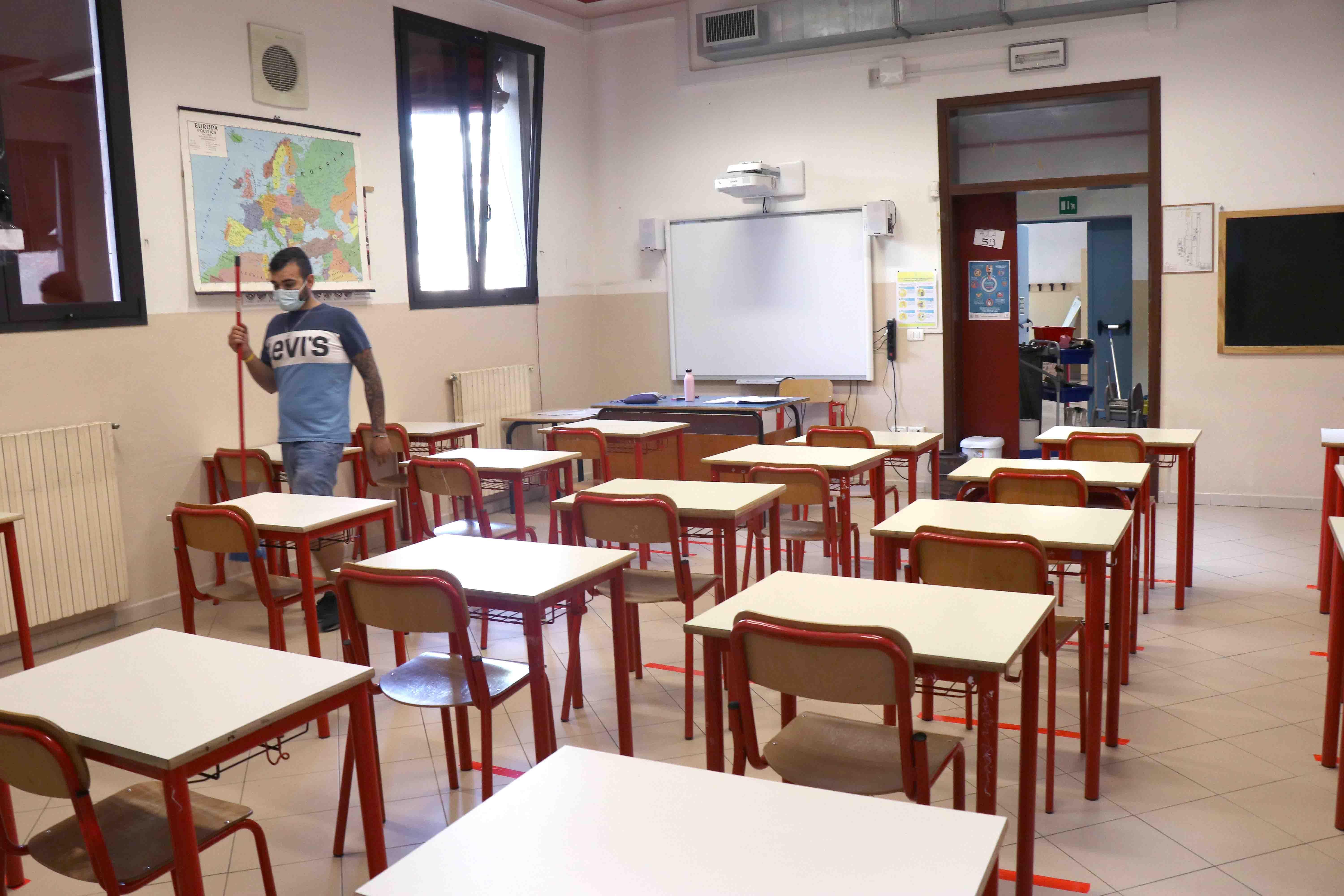 Medici di famiglia, l'appello del portavoce: «Chiudere le scuole su tutto il territorio» 