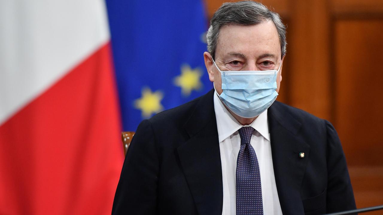 Arrivano le dosi, ora il problema è la somministrazione: Draghi vara il piano vaccini
