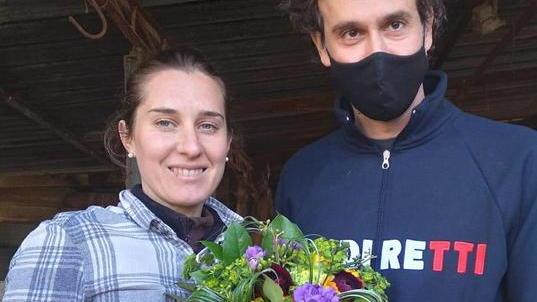 Carolina, la “superdonna” che alleva le pecore ai piedi del Monte Corchia