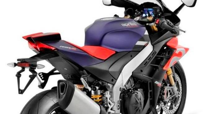 Nuova Aprilia RSV4 la superbike dura e pura “prestata” alla strada