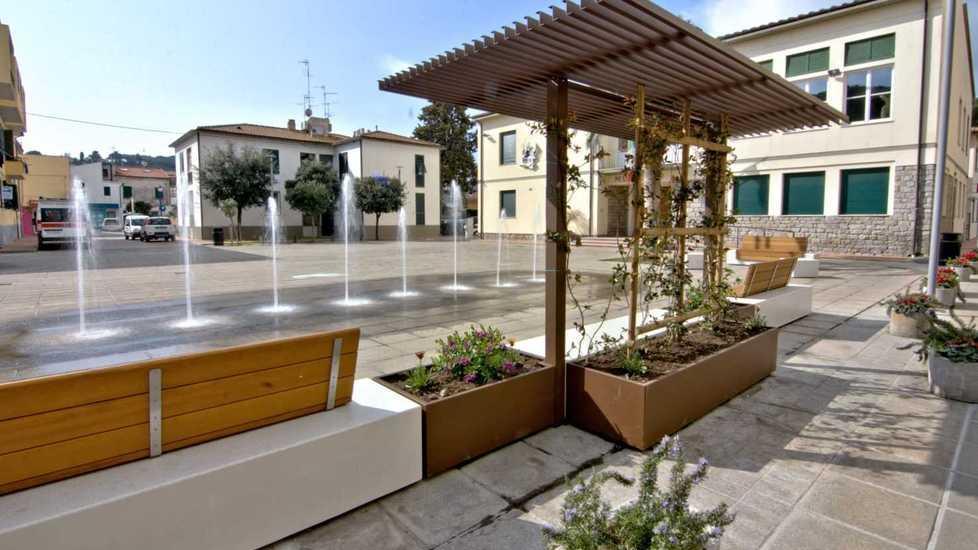 Campo si è rifatta il look Nuovi arredi per la piazza