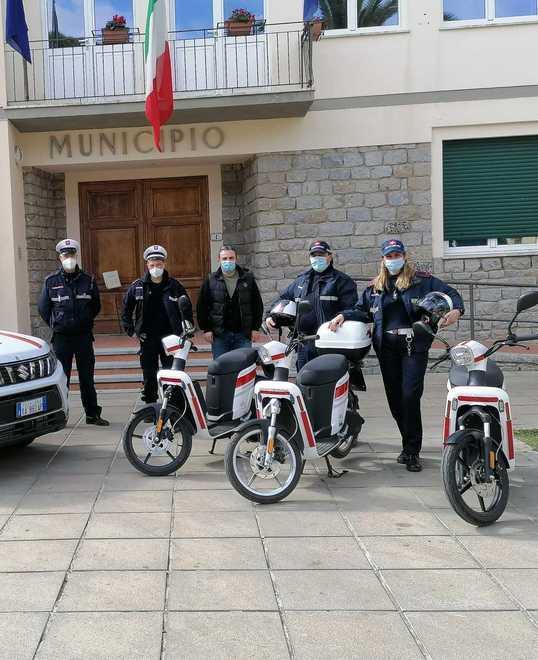 Tre scooter elettrici per la polizia municipale
