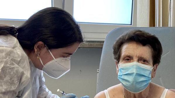 Vaccini over 80 a rilento ma partono per i 75enni