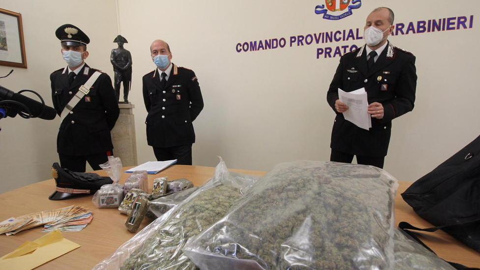 Sette chili di droga in bauliera Arrestato giovane calciatore