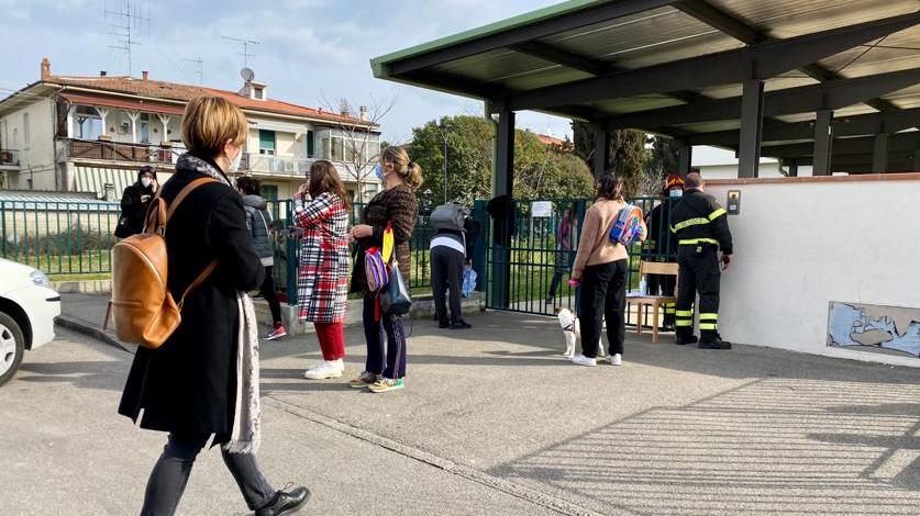 Si rompe l'impiato fotovoltaico, paura a scuola