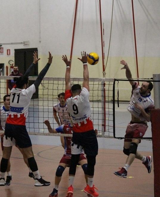 Un muro a rete dei giocatori del Prato