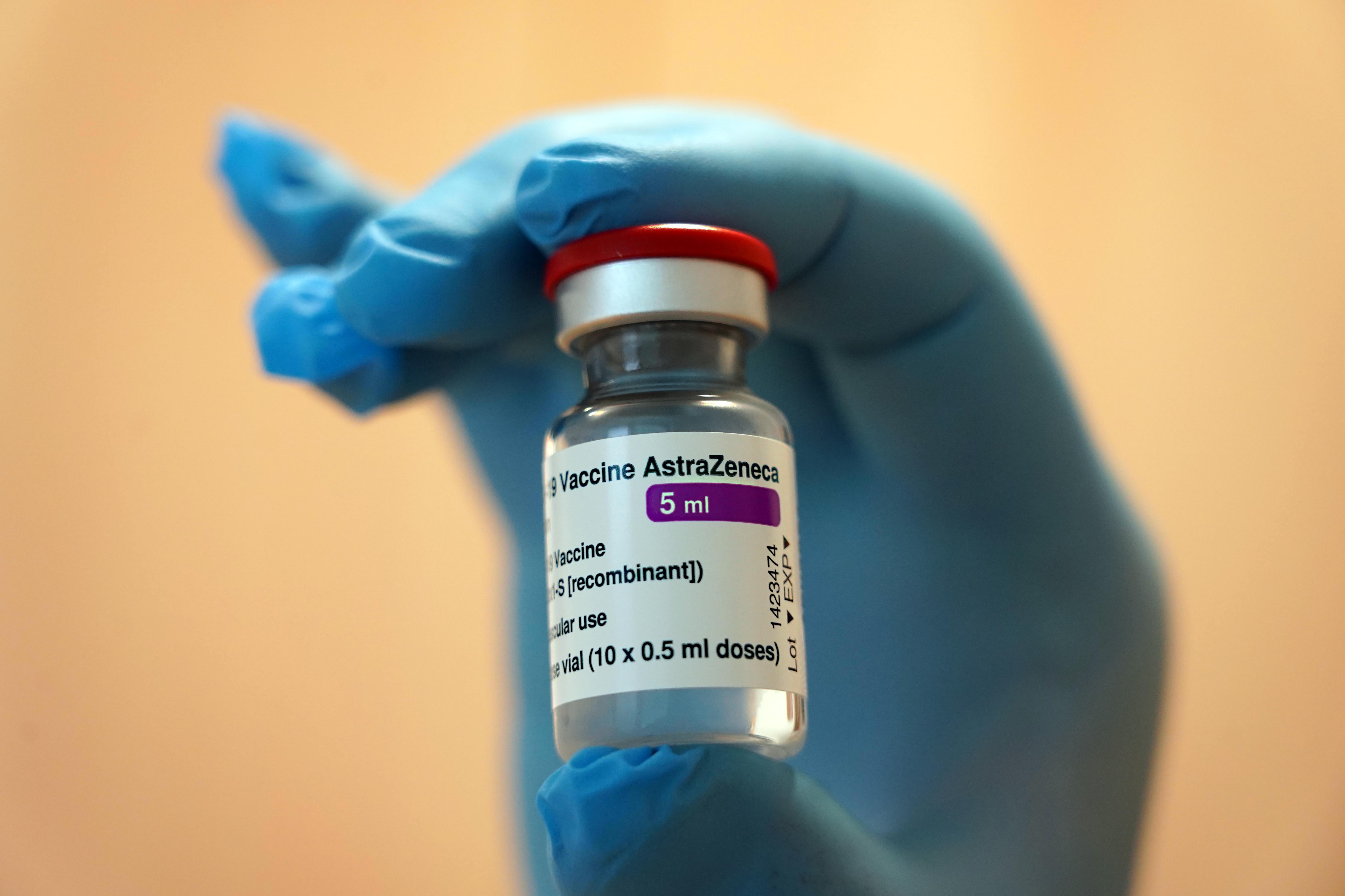 Caso Astrazeneca, sono 15 le dosi sospese in Toscana. La Regione: "Avanti regolarmente con gli altri lotti" 