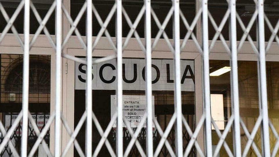 Coronavirus, Prato diventa zona rossa: scuole chiuse da lunedì 15