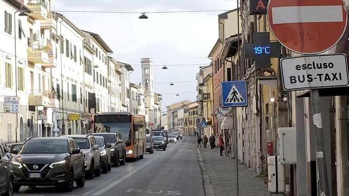 Via Cattaneo, senza corsia bus ritardi assicurati