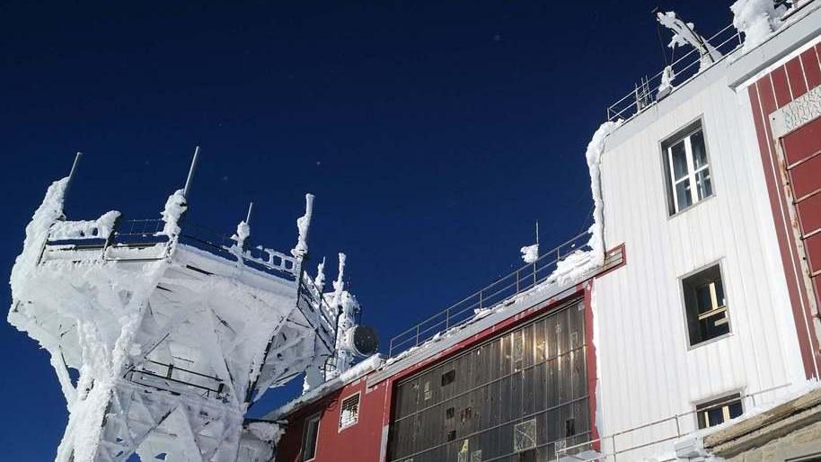 Sestola. L’inverno in vetta al Cimone tra effetto igloo e gelo polare