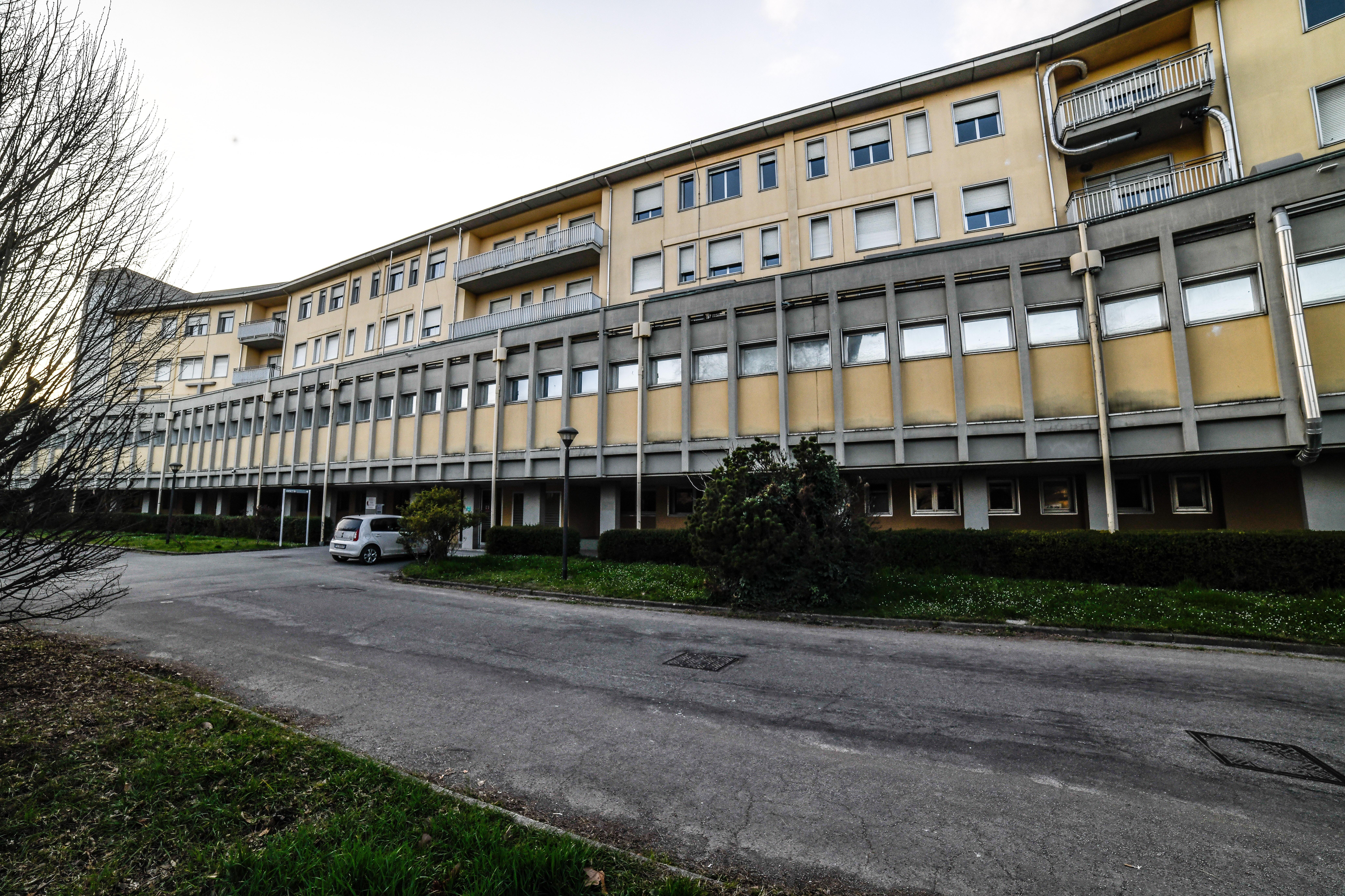 Covid, ricoveri in aumento a Lucca: si guarda ai 155 posti al Campo di Marte ma non c’è personale 