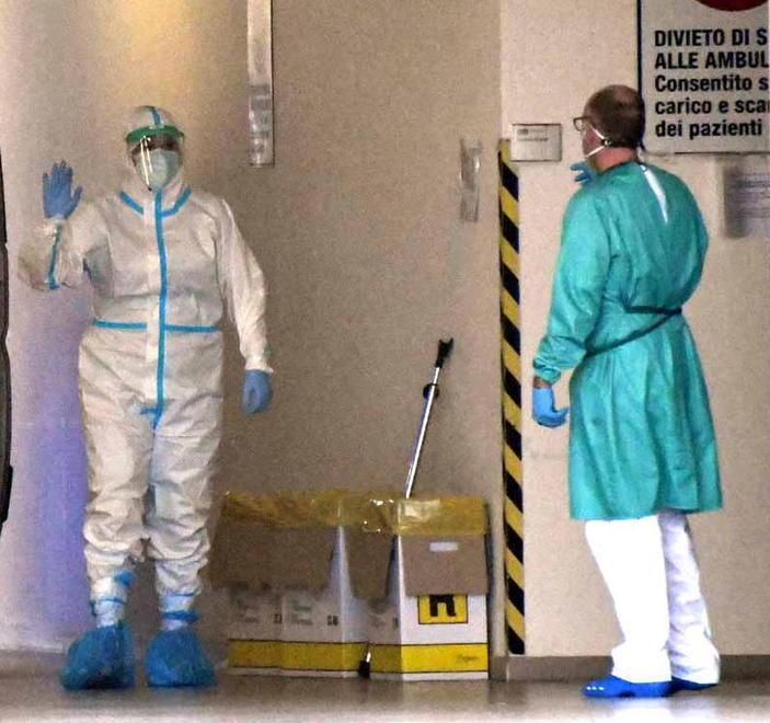 Un decesso e 63 nuovi casi Il picco si registra a Massa (28)