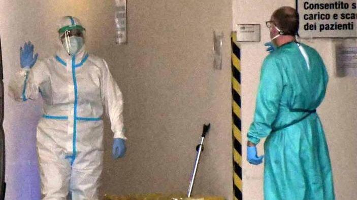 Un decesso e 63 nuovi casi Il picco si registra a Massa (28)