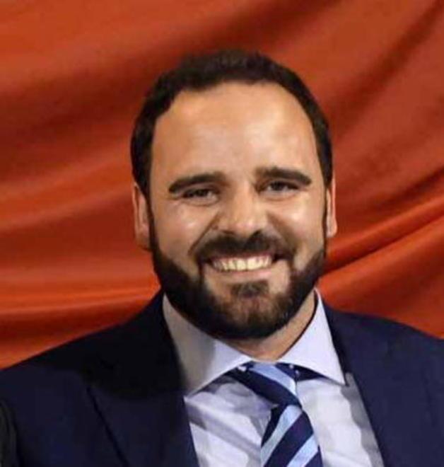 «Aprite la piscina, devo curarmi» Stefano Rossi torna alla carica 