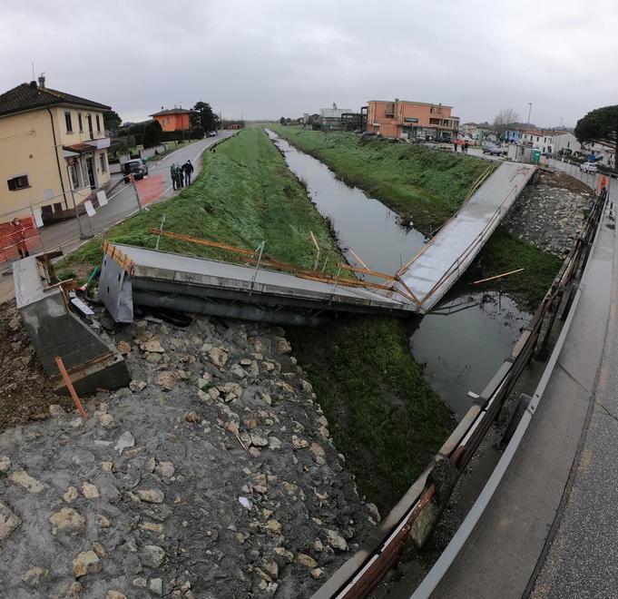 Passerella ko, prima la perizia poi la ripresa del cantiere