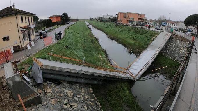 Passerella ko, prima la perizia poi la ripresa del cantiere
