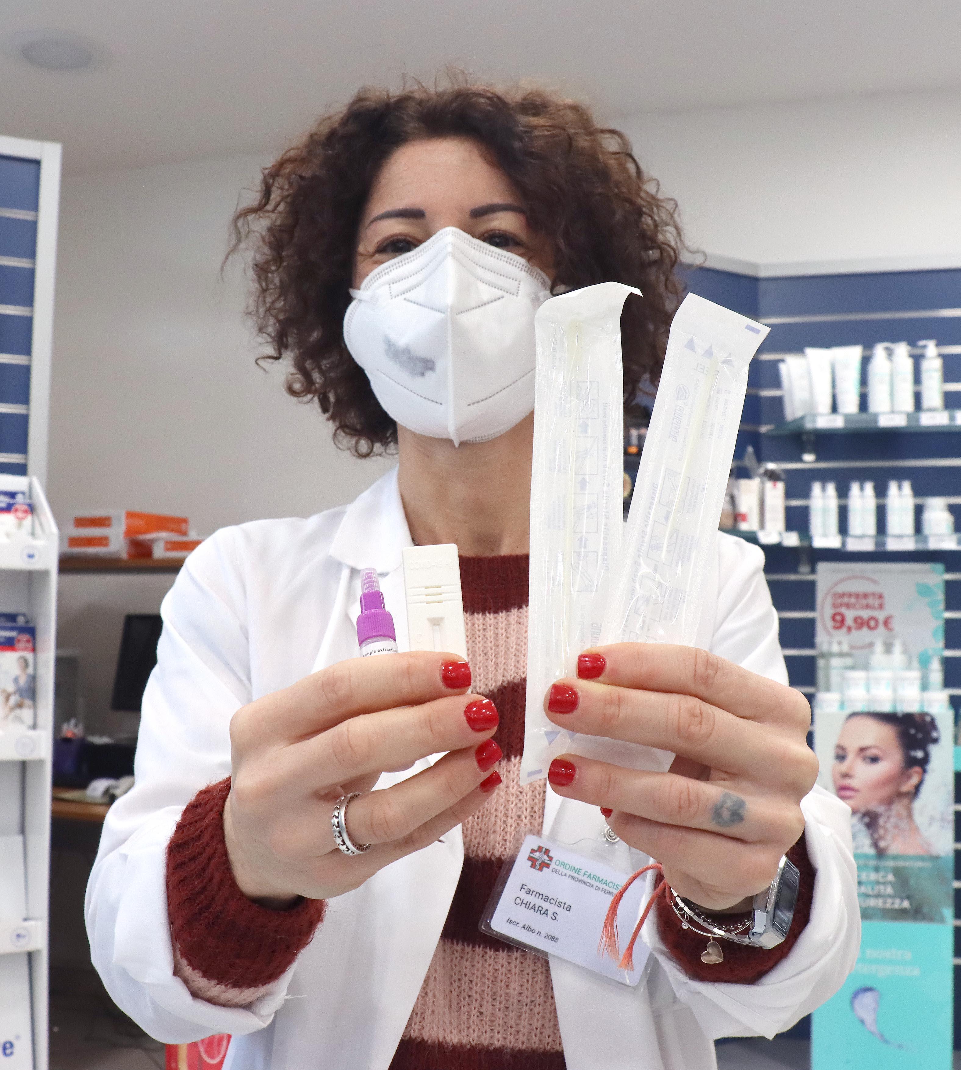 Tamponi gratis agli studenti nelle farmacie: ecco come funzionerà il servizio