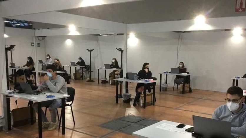 Vaccini, il piano: dosi per 14 ore al giorno al CarraraFiere