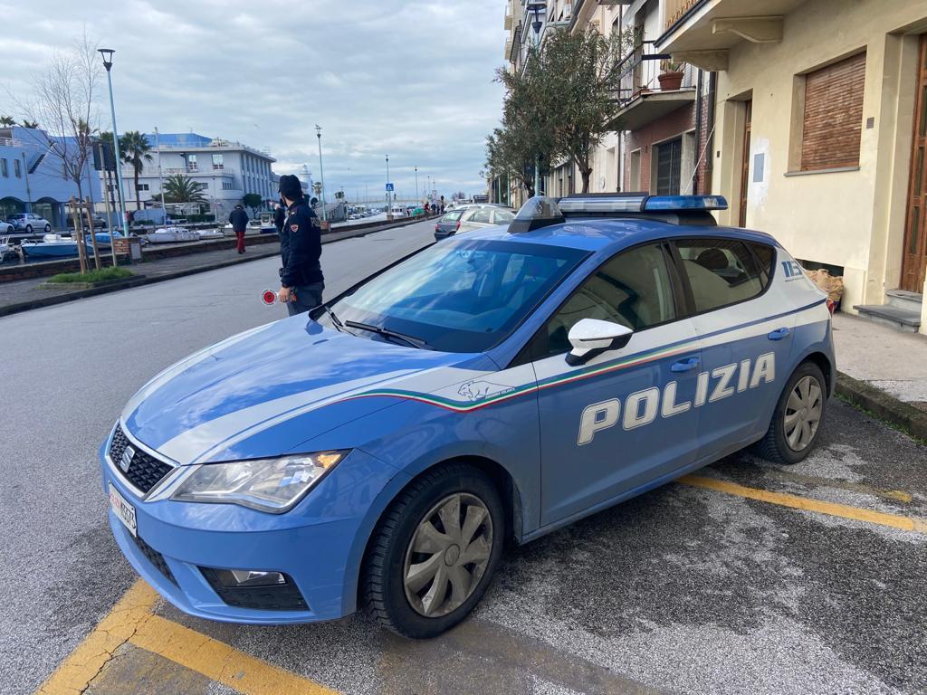 Furti nei negozi, arrestato un uomo di 60 anni
