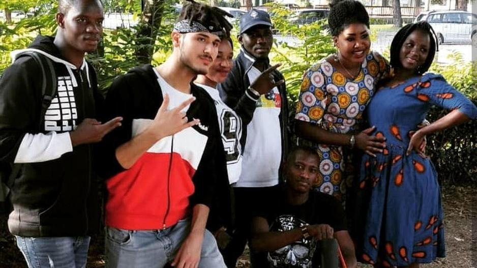 Daniele Silano con alcuni esponenti delle comunità africane pratesi