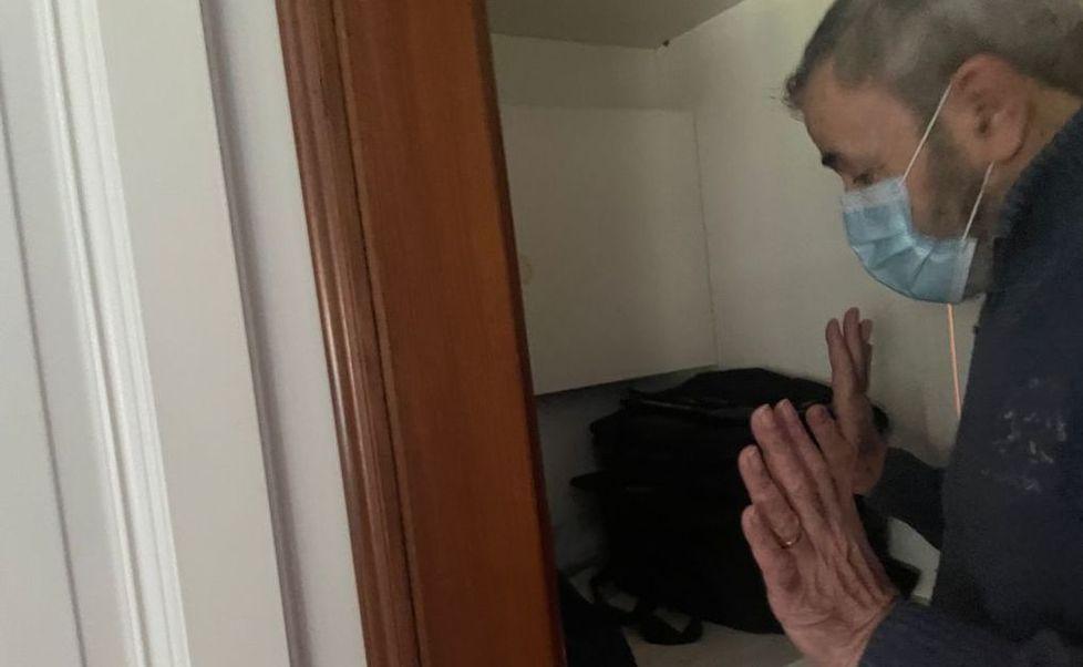 I ladri scardinano la cassaforte in casa mentre i proprietari guardano la tv 