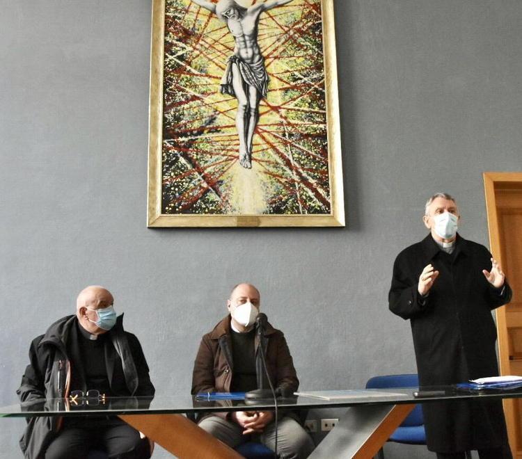 Il vescovo di Livorno: «I vaccini? Facciamoli anche nelle parrocchie» 