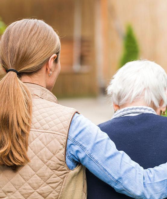 Un mensile di 400 euro per chi bada ai familiari 