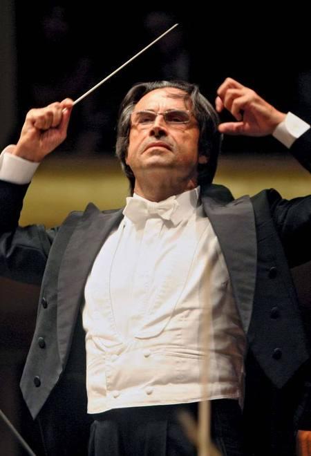Muti e l’Eroica per la primavera «Senza teatri muore la cultura» 