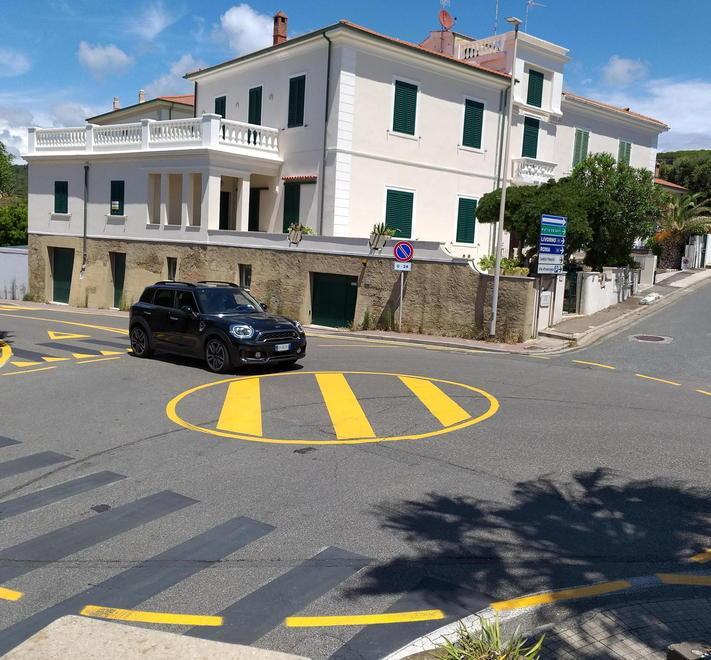«Impossibile ampliare il rondò sottoterra corre la ferrovia» 