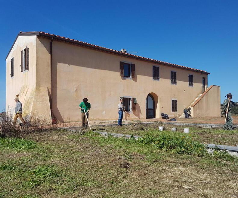 Si è arenato il rilancio del Casale Poggetti tra ritardi e vandalismi 