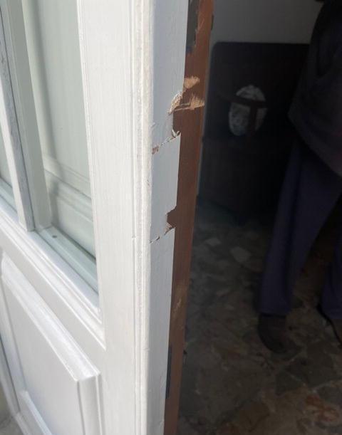 Si assenta un’ora e al rientro sorprende i ladri dentro casa 