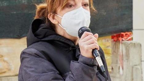 La solidarietà di colleghi e sindaca «Così non va»