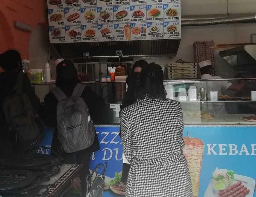 Una crociata contro il kebab La minoranza va all’attacco 