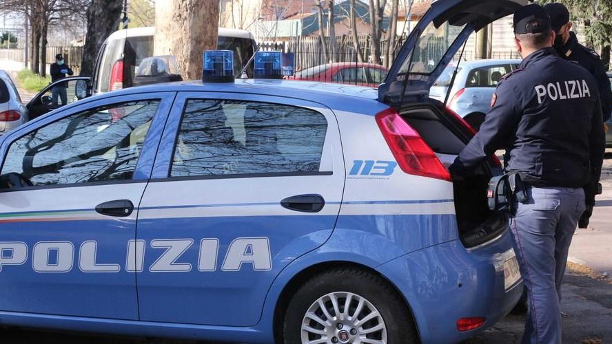 Banda di finti carabinieri raggira e deruba due anziani