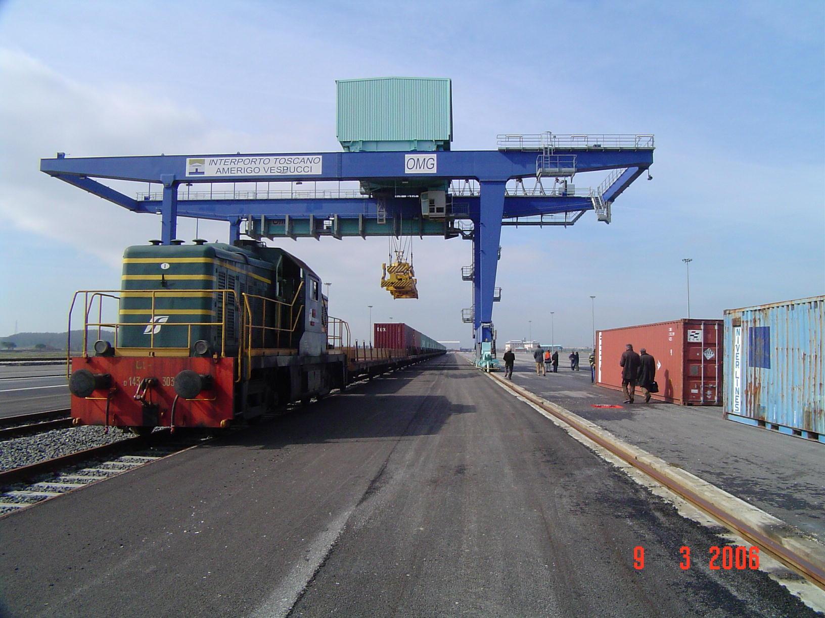 Iltest del 2006 con il treno nel terminal ferroviario dell'interporto di Guasticce