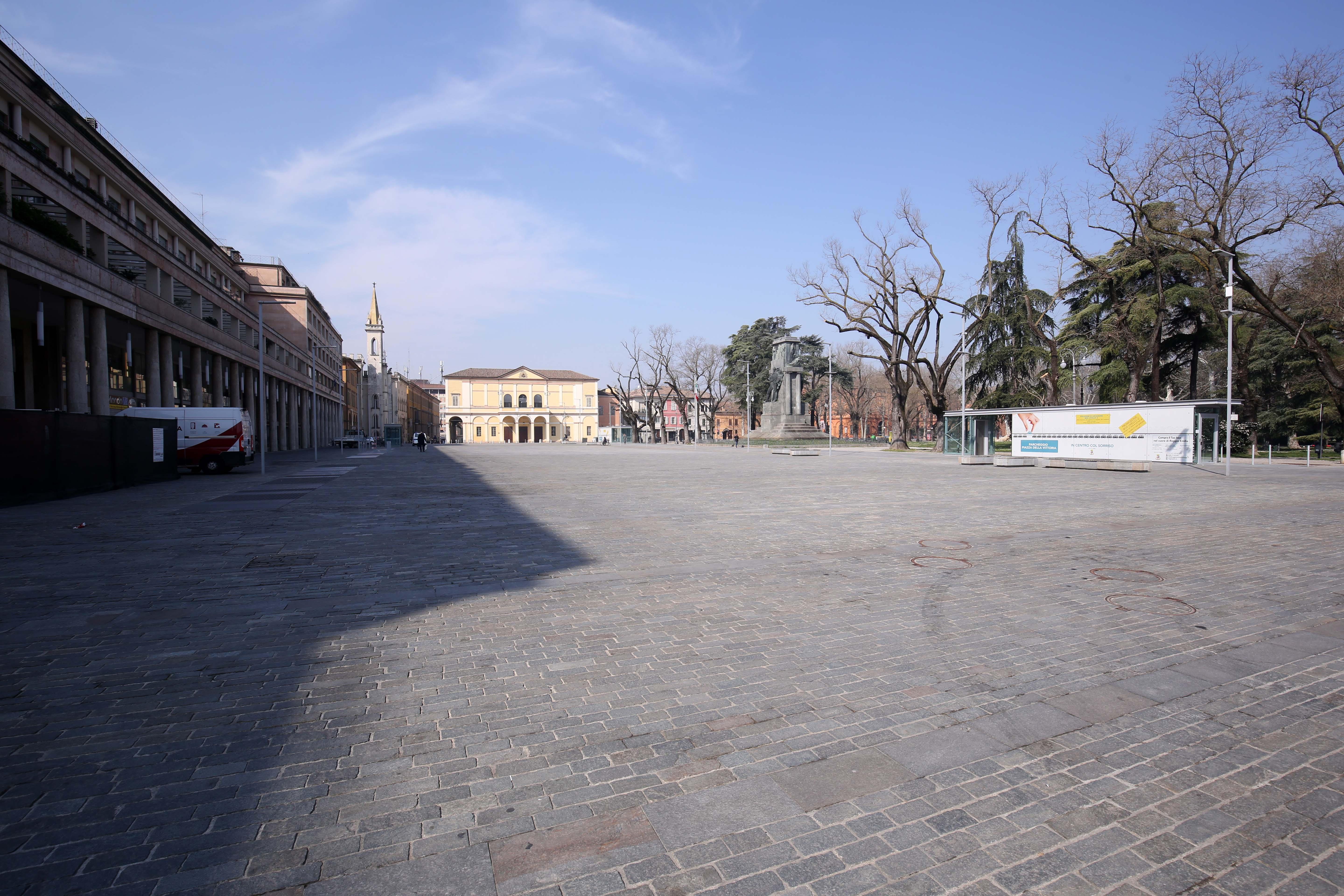 Reggio e l’Emilia-Romagna in zona rossa, negozi e nidi chiusi: ecco le regole e cosa cambia 