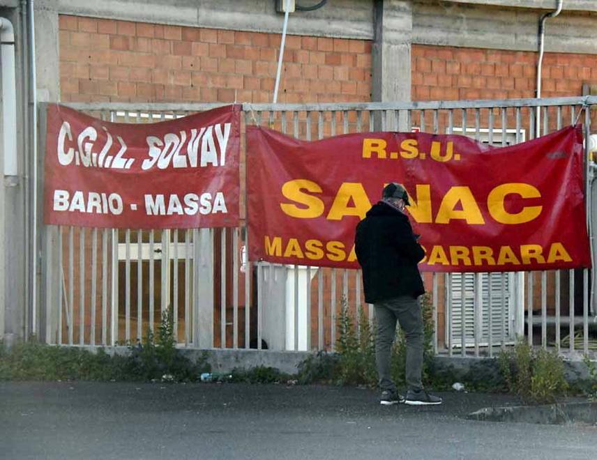 Sempre meno lavoratori e un forno spento: è la Sanac 
