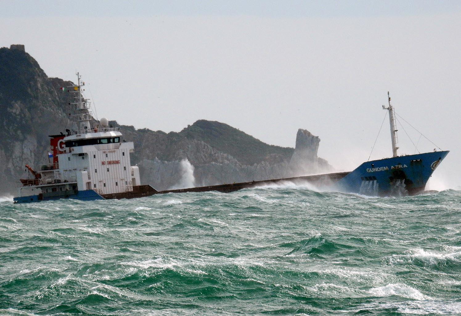 Allerta arancione per mareggiate all’Isola d’Elba e lungo la costa pisana e livornese