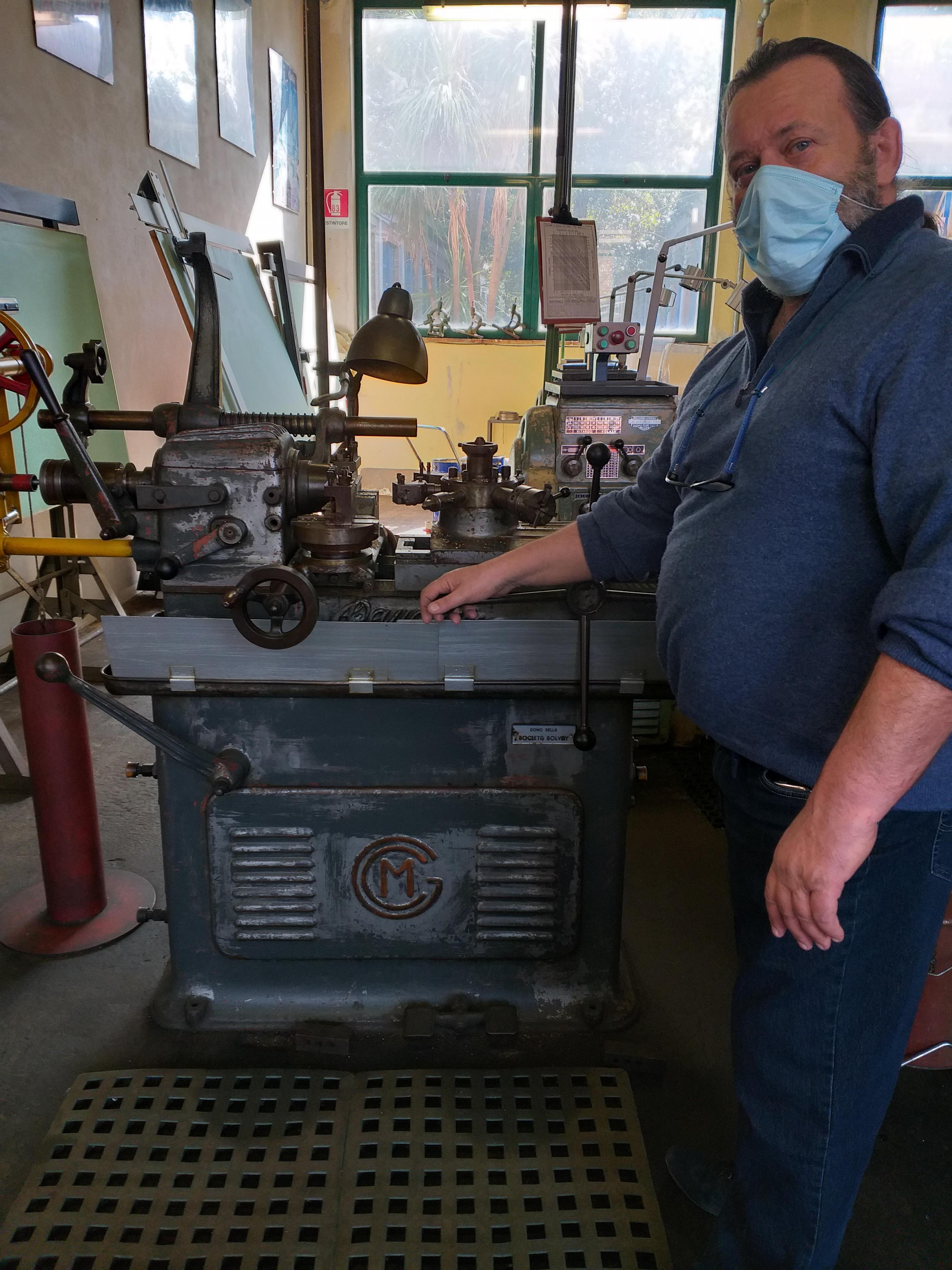 Fabrizio Bientinesi assistente tecnico e "custode" dei cimeli delle officine meccaniche dell'Iti