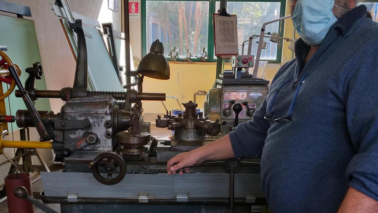 Fabrizio Bientinesi assistente tecnico e "custode" dei cimeli delle officine meccaniche dell'Iti