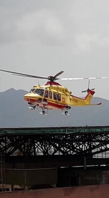 Malore mentre va in moto, grave un ventunenne 